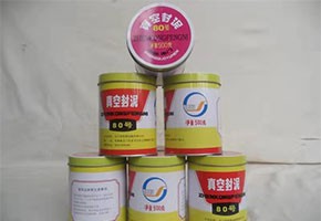 本產(chǎn)品是由潤滑油基礎(chǔ)油經(jīng)精餾、深度處理、調(diào)合并經(jīng)后處理工序制得。本產(chǎn)品用作真空冶煉、真空噴涂、電子管制造和原子能工業(yè)等真空設(shè)備的固定接頭、經(jīng)常需要拆卸部分的密封或系統(tǒng)中有可疑泄漏點(diǎn)時(shí)的暫時(shí)性密封。按規(guī)