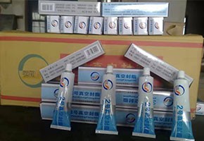 本產(chǎn)品是由潤滑油基礎(chǔ)油經(jīng)精餾、稠化并加入適量的添加劑，再經(jīng)后處理后制得。本產(chǎn)品主要用作真空系統(tǒng)的活動部分和可拆卸部分的密封和潤滑。1、2、3號適用于30℃條件下使用，4號最高使用溫度可達(dá)120℃，可用